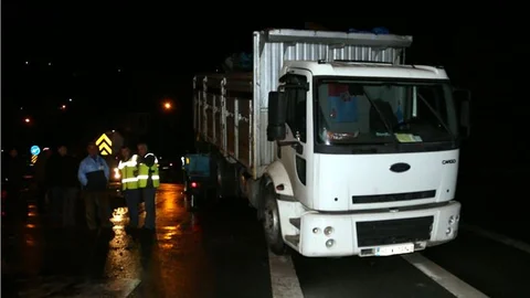 Trabzon'da otomobil ile kamyon çarpıştı 1 ölü, 1 yaralı