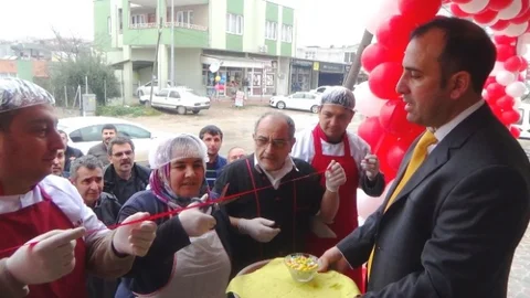 Patron Makas Tuttu Kurdeleyi Aşçıbaşı Kesti