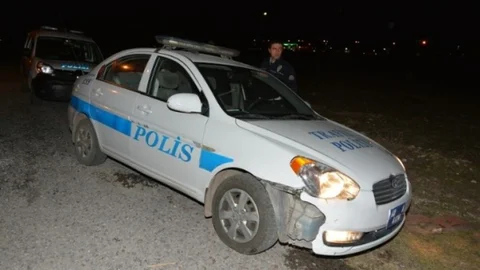 Kaçan Sürücü Polis Otosuna Çarptı