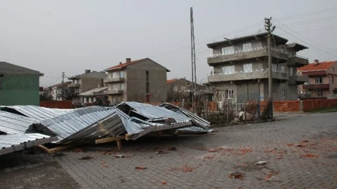 Çanakkale'de Lodos Hayatı Felç Etti