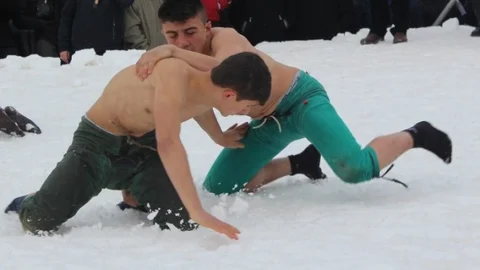 Pehlivanlar Kar Üstünde Güreşti