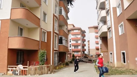 Lodos Tekirdağ'da Çatıları Uçurdu