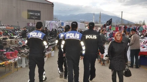 İnegöl Polisi Dolandırıcılık Ve Hırsızlıklara Karşı Vatandaşı Uyardı