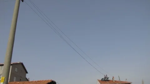 Birbirine Sürten Sarkık Elektrik Telleri Tehlike Saçıyor