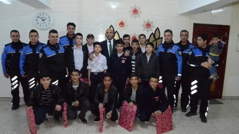 Öğrencilerden Emniyet Müdürü Şahne'ye Teşekkür Ziyareti