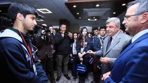 Başkan Karaosmanoğlu'ndan 41 Gence Altın Öğütler