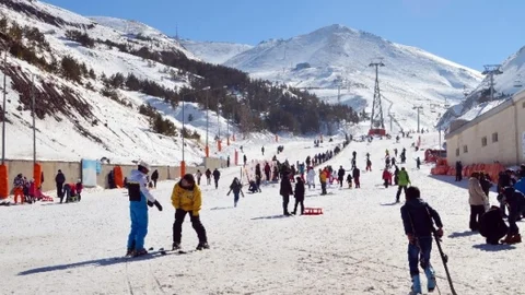 Palandöken'de Güneşli Havada Kayak Ve Kızak Keyfi