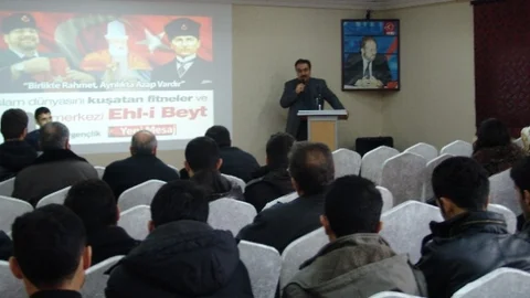 Van'da ''Islam Dünyasını Kuşatan Fitneler Ve Tevhidin Merkezi Ehl-I Beyt'' Paneli