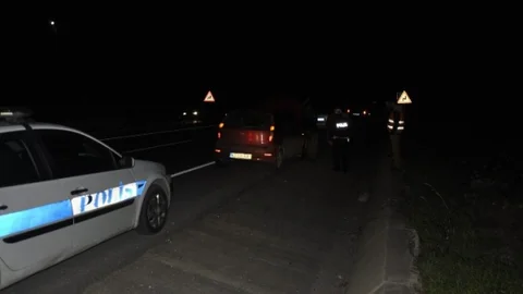 Karayolunda İlerleyen Otomobilin Üzerine Taş DÜştü