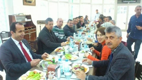 Burhaniye'de Çaycı İçin Uğurlama Yemeği