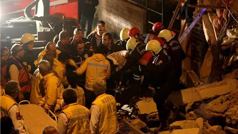 Mersin'de ev çöktü