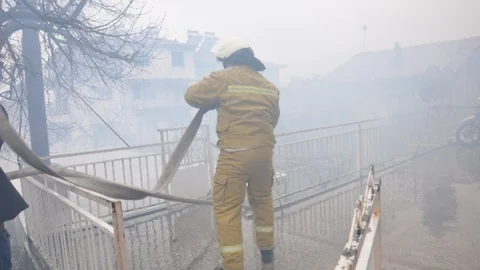 Yanan Ev Kullanılmaz Hale Geldi