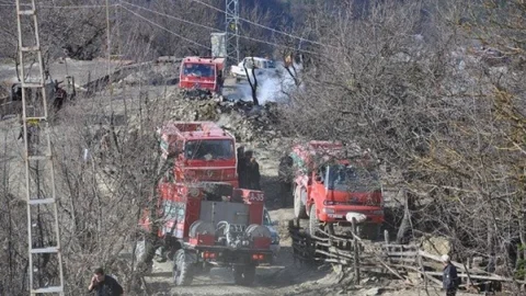 Yakakent'te 8 Evi Kül Eden Yangın Söndürüldü