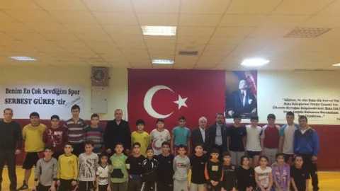 Edirne Valisi Şahin Gençlik Merkezini İnceledi