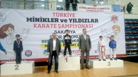 Çiftlikköylü Karateciler 2 Üçüncülük Kazandı