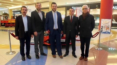 Alış Veriş Merkezinden Kazandığı Otomobili Vakfa Bağışladı
