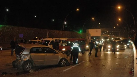 Başkent'te Freni Boşalan Kamyon 13 Aracı Önüne Kattı