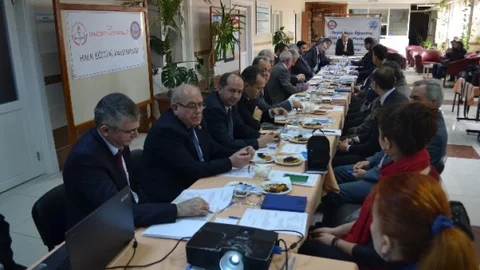 Çerkezköy'de Halk Eğitimi İşbirliği Komisyonu Toplandı