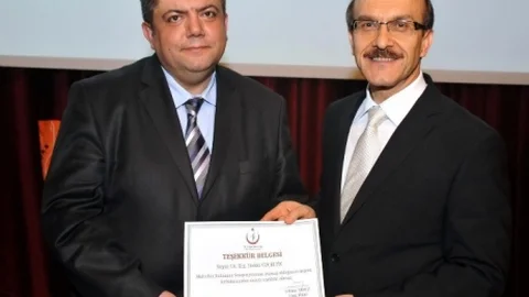 Uşak'ta ''Akılcı İlaç Kullanımı'' Sempozyumu