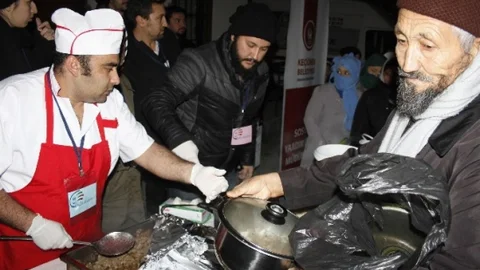 Keçiörenli Gönüllüler Suriyeli Ailelerin Yanında