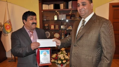 Başkan Can'dan Emekli Olan Personele Plaket