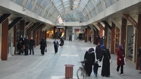 İnegöl'de Kaldırımlar Artık Yayaların