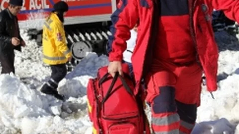 Erzurum'da Kar Ve Tipi Nedeniyle Yolu Kapalı Olan Köylerdeki 94 Hasta Kurtarıldı