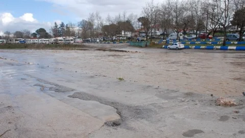 Biga'da Kocabaş Çayının Su Seviyesi Yükseldi