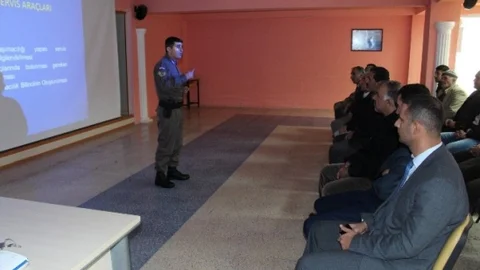 Samsat'ta Öğrenci Servisi Sürücülerine Eğitim Verildi