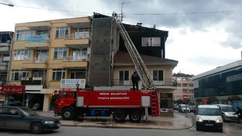 Düzce İtfaiyesi Şiddetli Lodosta Yoğun Mesai Yaptı