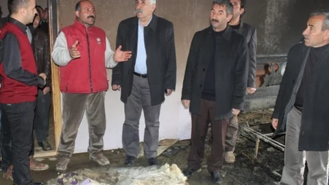 İpekyolu Belediye Eş Başkanı Yardımcısı Halis Çakır Evi Yanan Aileyi Ziyaret Etti