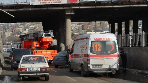 İntihara Teşebbüs Eden Genci Polis Kurtardı