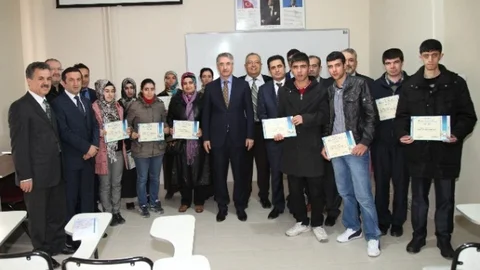 Ebegem'in İlk Kursiyerleri Sertifikasını Aldı