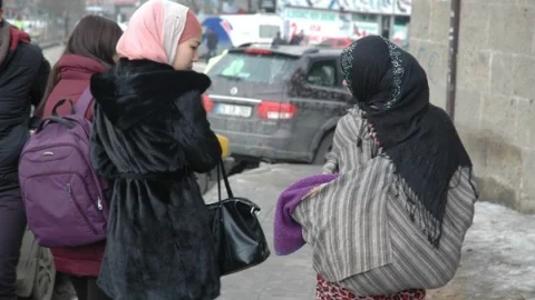 Eski 10 Derece Soğukta Suriyeli Anne Ve Bebeğinin Hayat Dramı