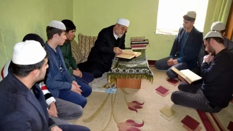 Molla Halil El Siirdi'nin 250 Yıllık Eserleri Okutuluyor