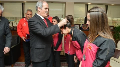 Genç Atletler Altınla Ödüllendirildi