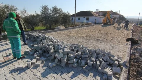 Menderes Yolları Yenileniyor