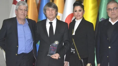 Hamit İzol'a ‘Yılın En İyi Çıkış Yapan Yazarı' Ödülü