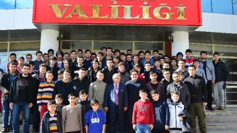 Kırşehir Valisi Şentürk “Ülkemiz Değer Sahibi Gençlikle Kalkınacak”