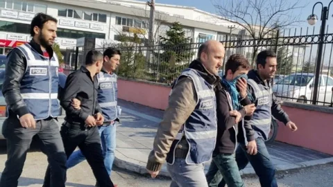 Minibüslere Dadanan 2 Kişi Yakalandı