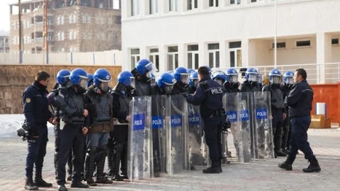 Ahlat Polisine Uygulamalı Eğitim