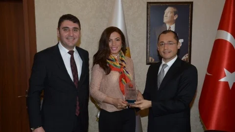 Ünlü Spor Psikologu Esra Karagöz Halil Avşar'ı Ziyaret Etti