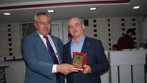 Hizmetleri Plaketle Ödüllendirildi