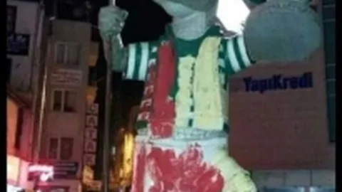 Bursaspor Anıtına Saldırı