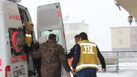 Polis Aracı Devrildi 3 Yaralı