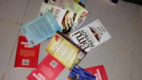 Villaya Korsan Kitap Baskını