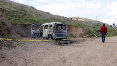 Nusaybin'de Aracı Yakılan Kadının Cesedi Dere Kenarına Atılmış Halde Bulundu