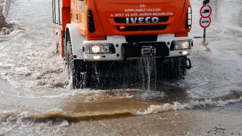 Edirne'de Yol Açma Çalışmaları Sürüyor