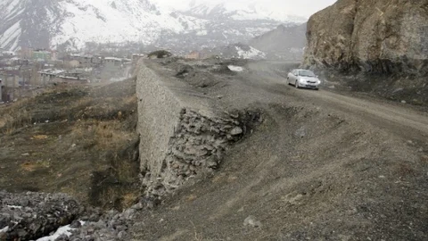 Hakkari Üniversitesi Kampus Alanındaki İstinat Duvarları Çöktü
