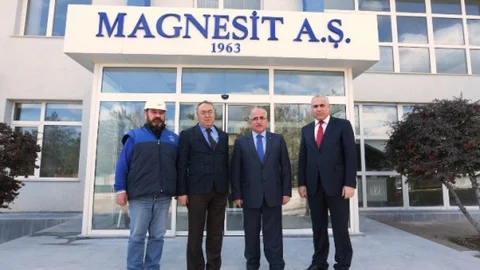 Vali Tuna İşçilerle Yemek Yedi